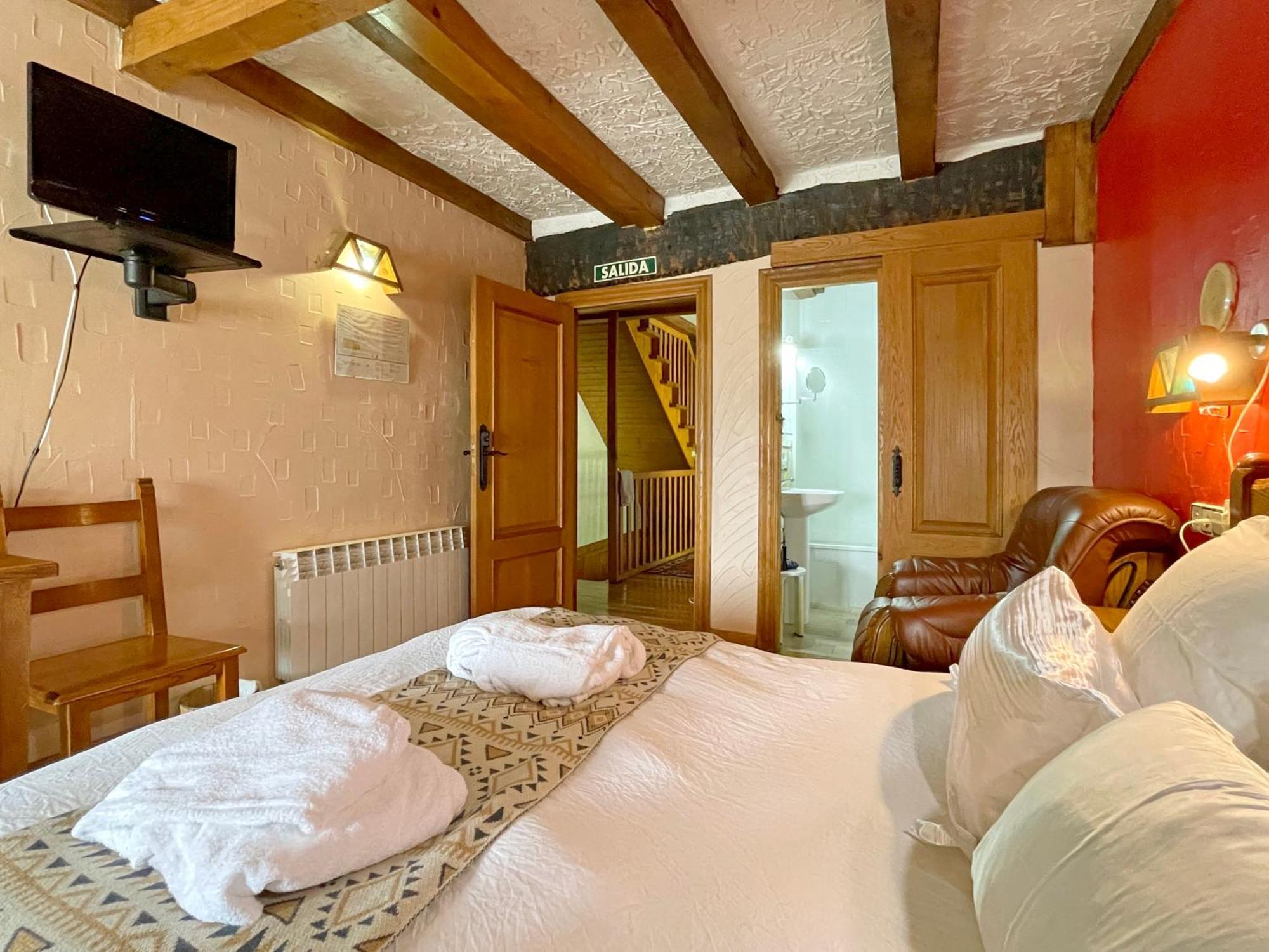Hotel Peruskenea Jaunsaras Esterno foto